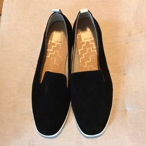 NEW, never worn Size 8.5 Dolce Vita slip on